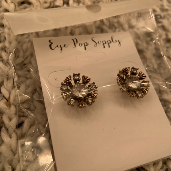 🔆Moving Sale 20% Off🔆 Gold Diamond Earrings - Picture 6 of 6